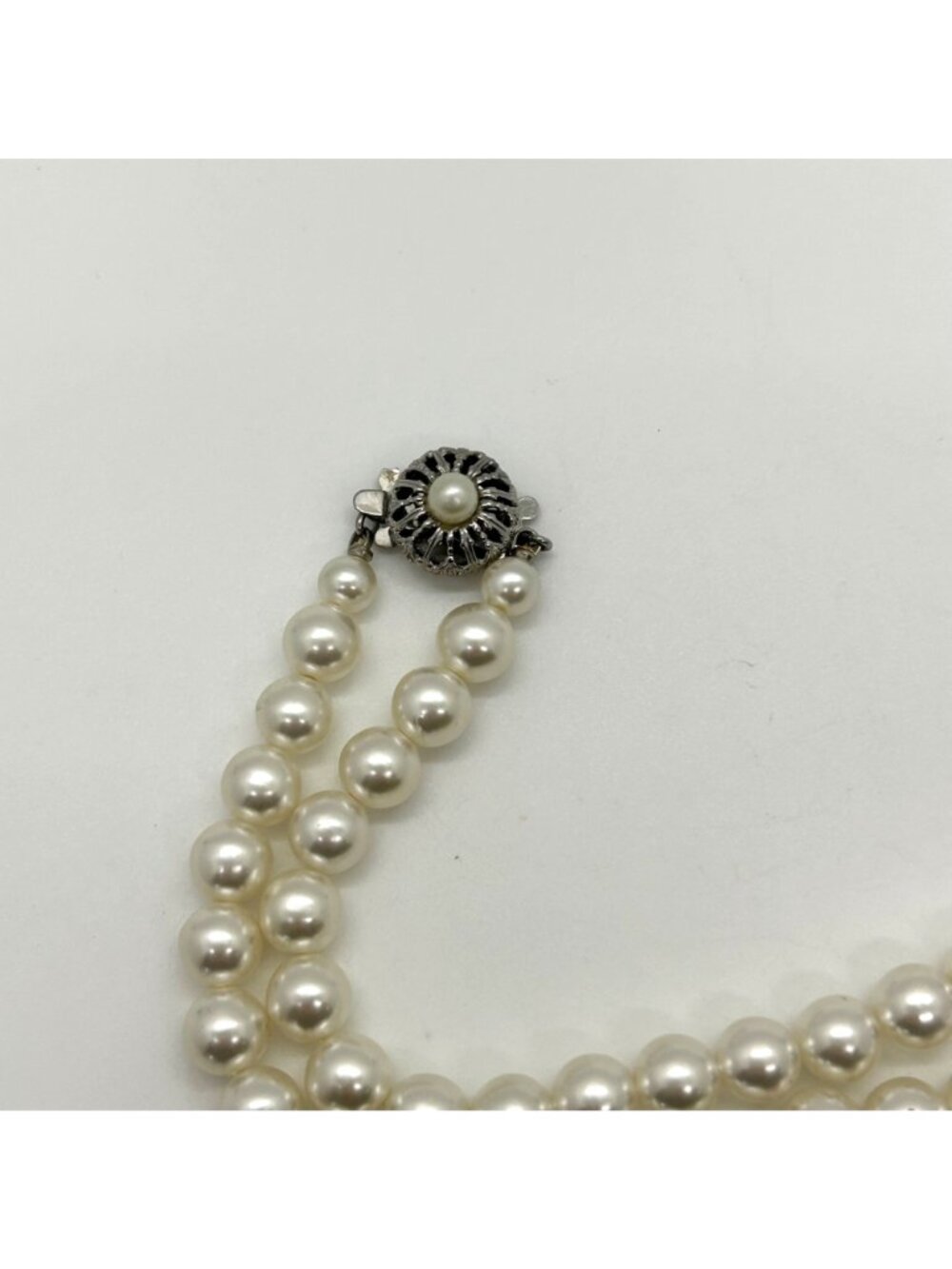 Vintage Sarah Coventry Faux Pearl Necklace, Floral Box Clasp Classic 1960s - Picture 3 of 16